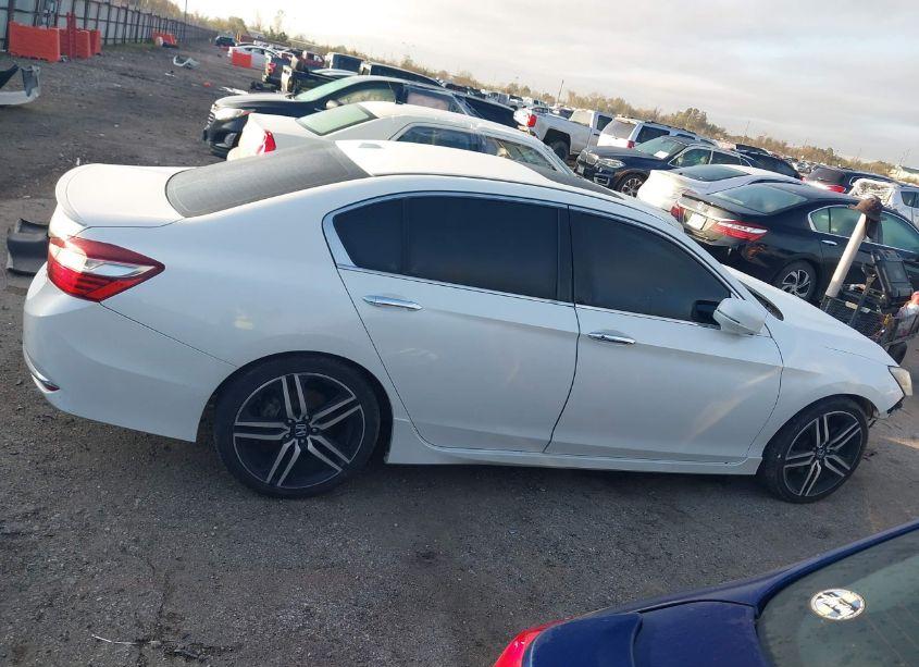 Photo 14 of 2017 Honda Accord TOURING V6 (VIN 1HGCR3F98HA006839)