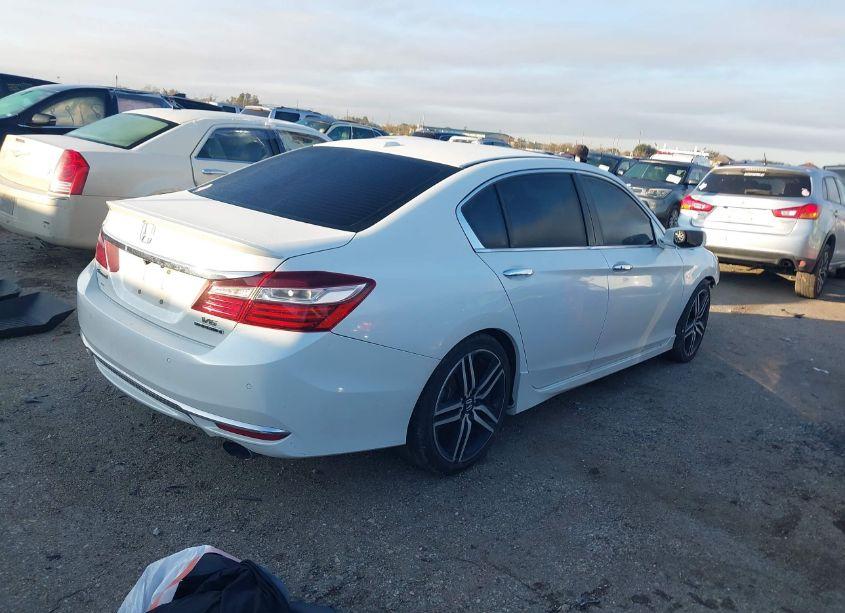 Photo 4 of 2017 Honda Accord TOURING V6 (VIN 1HGCR3F98HA006839)