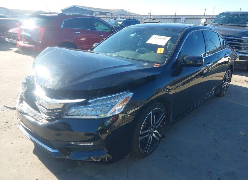 Photo 2 of 2017 Honda Accord TOURING V6 (VIN 1HGCR3F99HA023942)