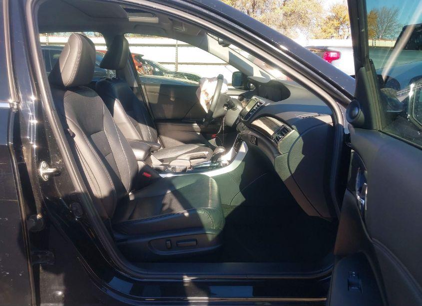 Photo 5 of 2017 Honda Accord TOURING V6 (VIN 1HGCR3F99HA023942)