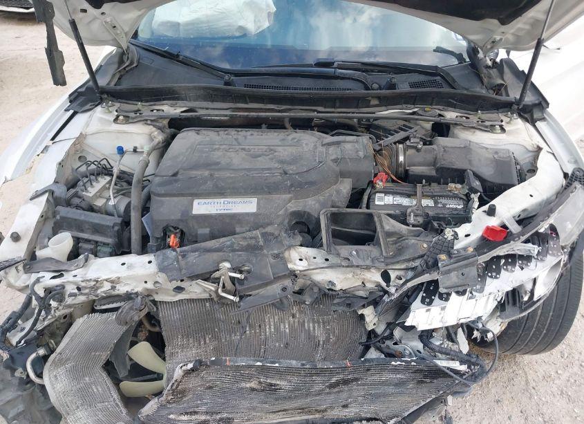 Photo 10 of 2016 Honda Accord TOURING (VIN 1HGCR3F9XGA005917)