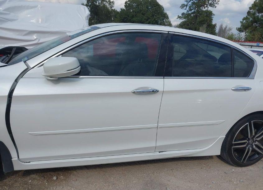 Photo 15 of 2016 Honda Accord TOURING (VIN 1HGCR3F9XGA005917)