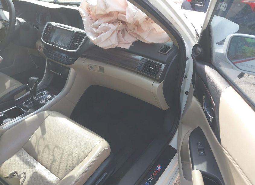 Photo 5 of 2016 Honda Accord TOURING (VIN 1HGCR3F9XGA005917)