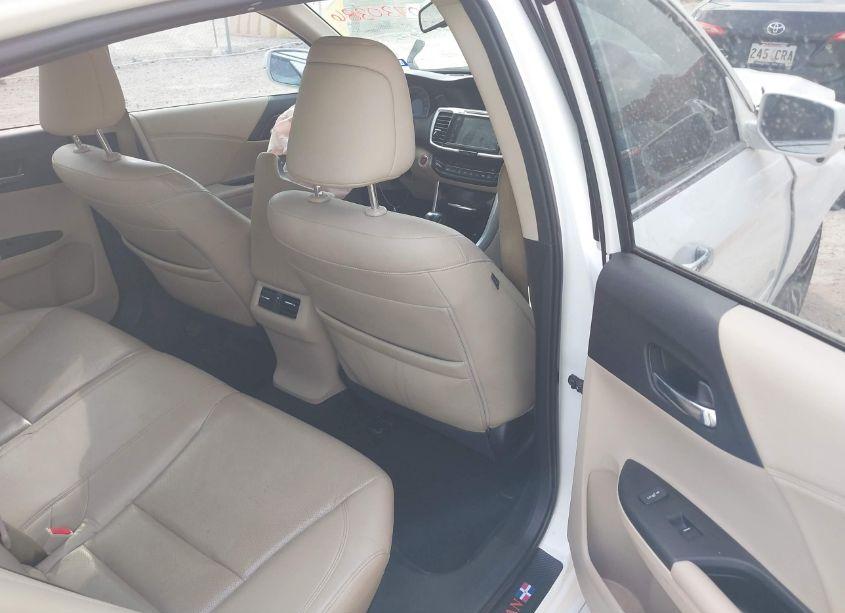 Photo 8 of 2016 Honda Accord TOURING (VIN 1HGCR3F9XGA005917)