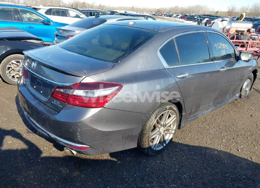 Photo 4 of 2016 Honda Accord TOURING (VIN 1HGCR3F9XGA018943)