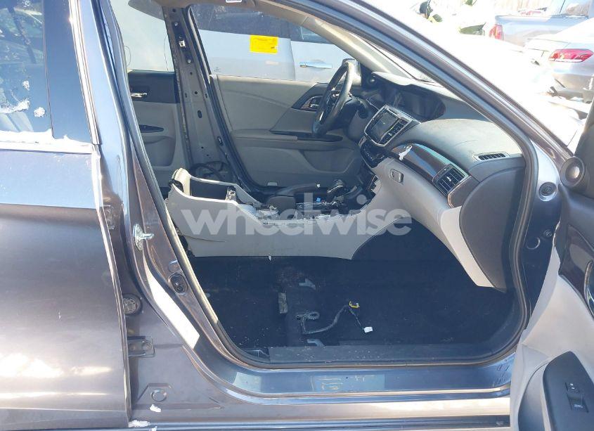 Photo 5 of 2016 Honda Accord TOURING (VIN 1HGCR3F9XGA018943)