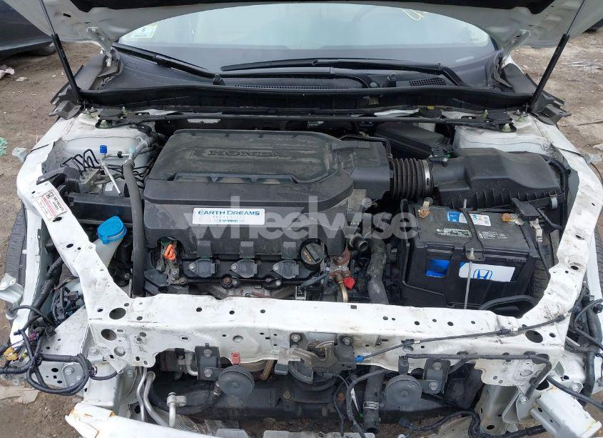 Photo 10 of 2017 Honda Accord TOURING V6 (VIN 1HGCR3F9XHA016398)