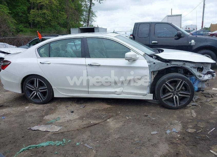 Photo 14 of 2017 Honda Accord TOURING V6 (VIN 1HGCR3F9XHA016398)