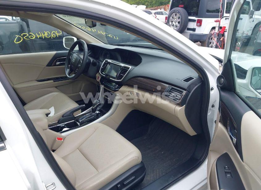 Photo 5 of 2017 Honda Accord TOURING V6 (VIN 1HGCR3F9XHA016398)