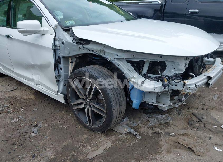 Photo 6 of 2017 Honda Accord TOURING V6 (VIN 1HGCR3F9XHA016398)