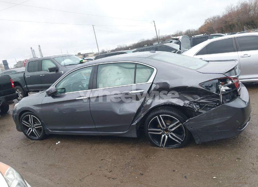 Photo 14 of 2017 Honda Accord TOURING V6 (VIN 1HGCR3F9XHA024923)