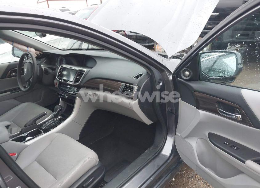 Photo 5 of 2017 Honda Accord TOURING V6 (VIN 1HGCR3F9XHA024923)