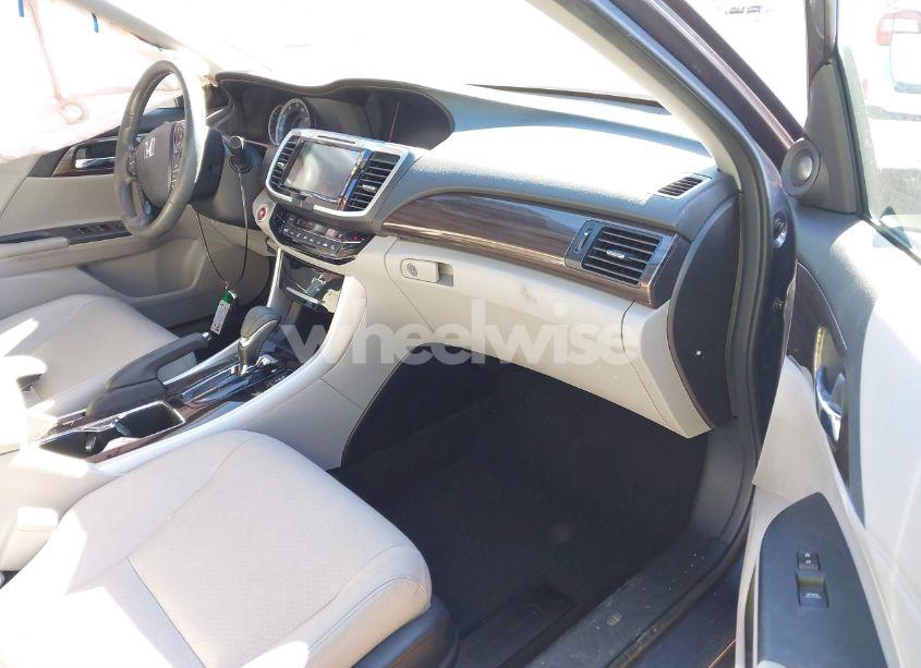 Photo 5 of 2017 Honda Accord TOURING V6 (VIN 1HGCR3F9XHA030981)