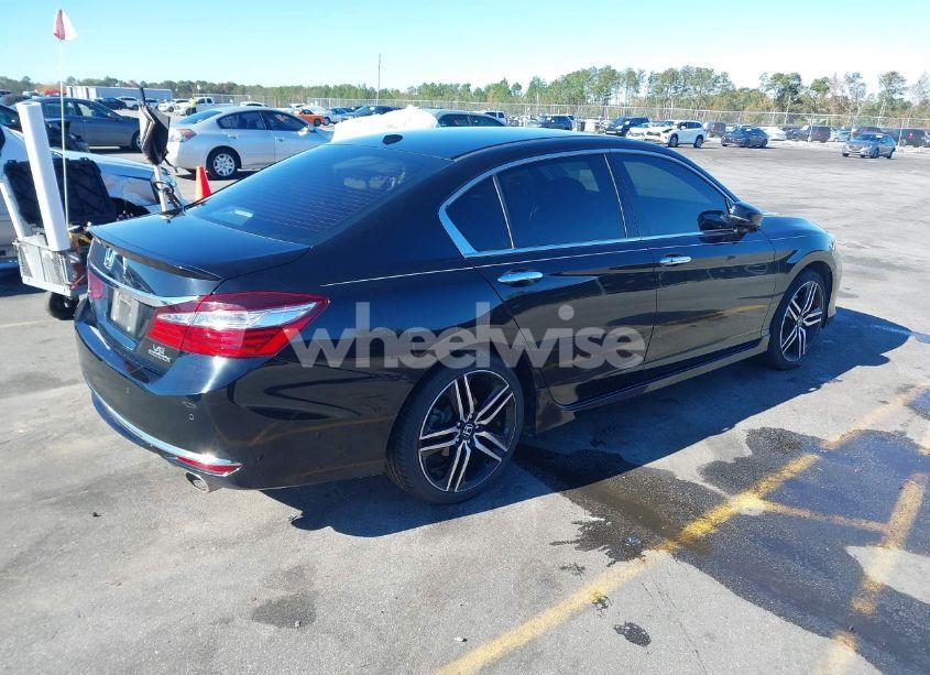 Photo 4 of 2017 Honda Accord TOURING V6 (VIN 1HGCR3F9XHA038286)