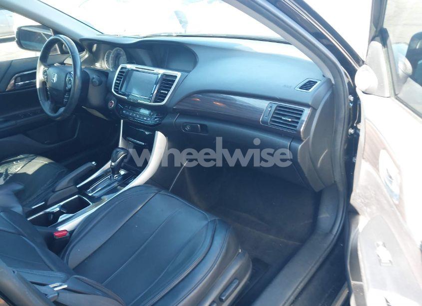 Photo 5 of 2017 Honda Accord TOURING V6 (VIN 1HGCR3F9XHA038286)