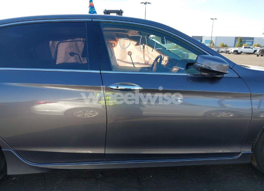 Photo 12 of 2017 Honda Accord TOURING V6 (VIN 1HGCR3F9XHA038546)