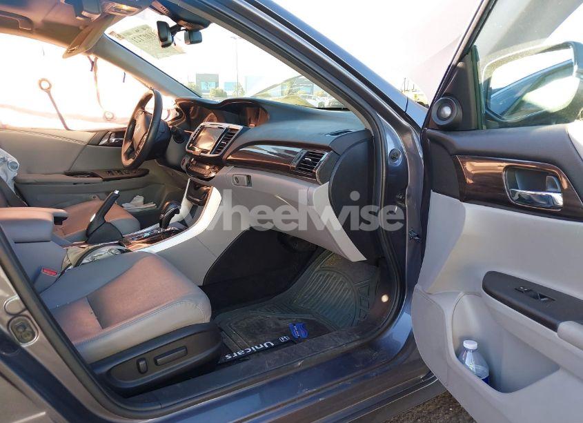 Photo 5 of 2017 Honda Accord TOURING V6 (VIN 1HGCR3F9XHA038546)