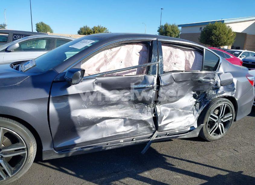 Photo 6 of 2017 Honda Accord TOURING V6 (VIN 1HGCR3F9XHA038546)