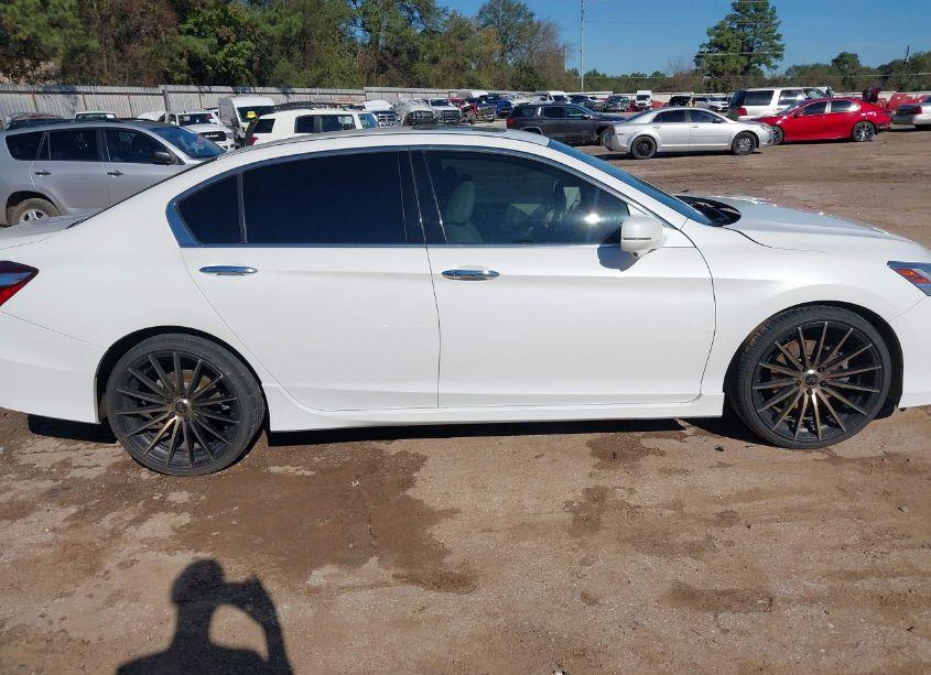 Photo 14 of 2017 Honda Accord TOURING V6 (VIN 1HGCR3F9XHA042418)