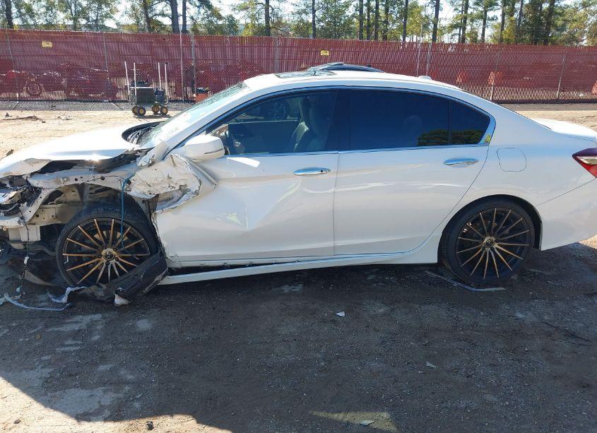 Photo 15 of 2017 Honda Accord TOURING V6 (VIN 1HGCR3F9XHA042418)