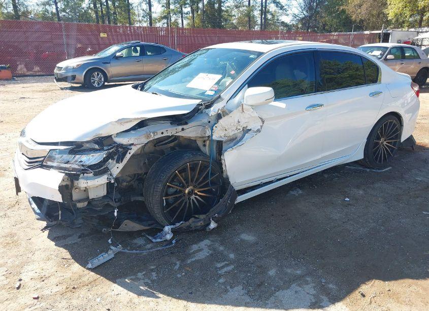 Photo 2 of 2017 Honda Accord TOURING V6 (VIN 1HGCR3F9XHA042418)