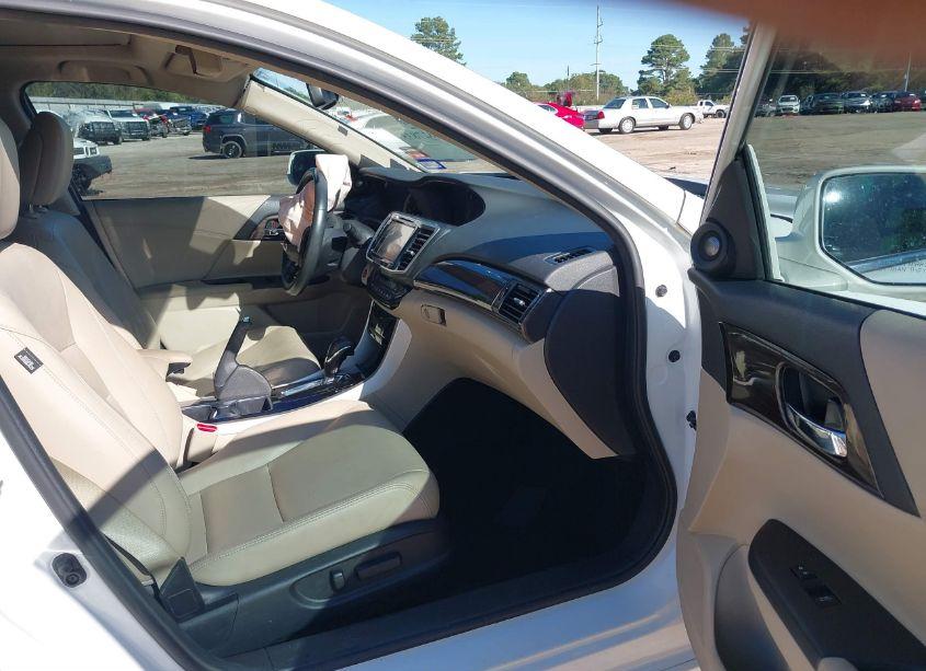 Photo 5 of 2017 Honda Accord TOURING V6 (VIN 1HGCR3F9XHA042418)