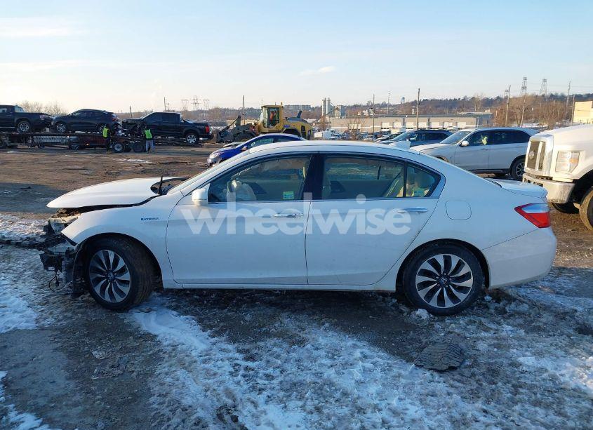 Photo 15 of 2015 Honda Accord HYBRID (VIN 1HGCR6F31FA008538)