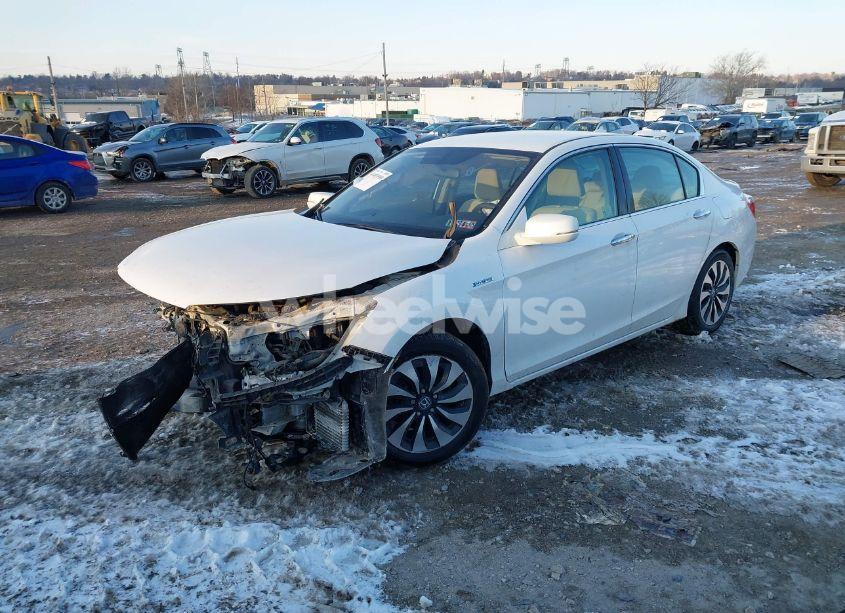 Photo 2 of 2015 Honda Accord HYBRID (VIN 1HGCR6F31FA008538)