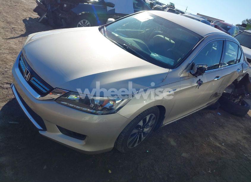 Photo 2 of 2015 Honda Accord HYBRID (VIN 1HGCR6F38FA005944)