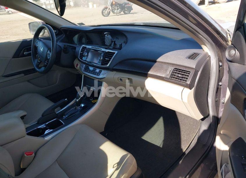 Photo 5 of 2015 Honda Accord HYBRID EX-L (VIN 1HGCR6F56FA010710)