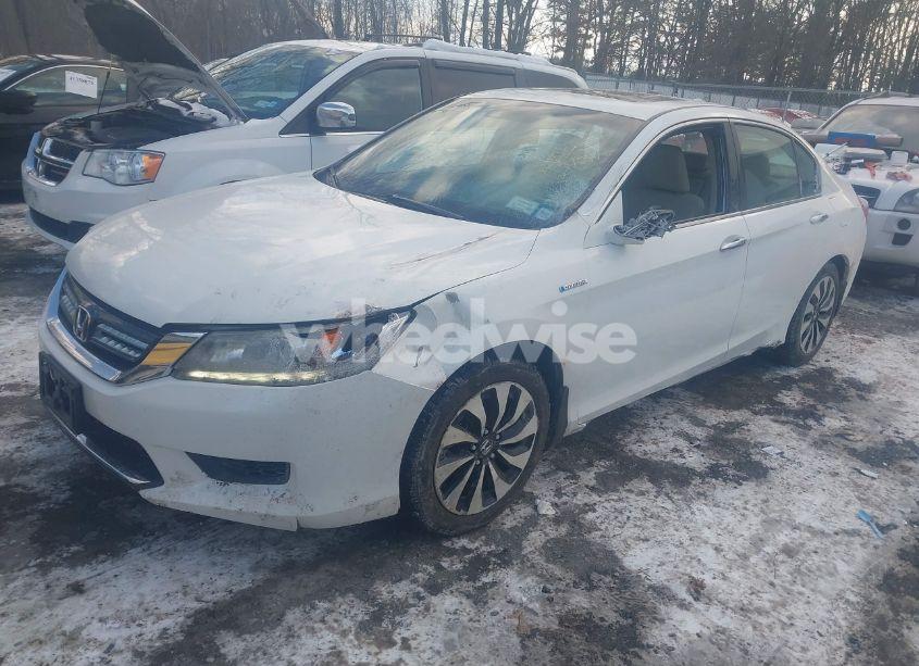 Photo 2 of 2015 Honda Accord HYBRID EX-L (VIN 1HGCR6F56FA010920)
