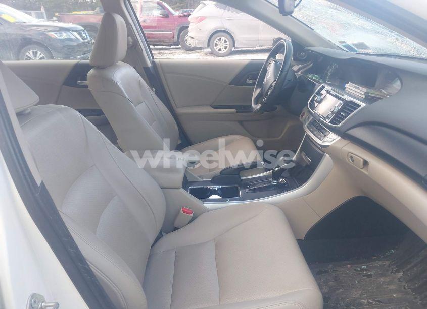 Photo 5 of 2015 Honda Accord HYBRID EX-L (VIN 1HGCR6F56FA010920)