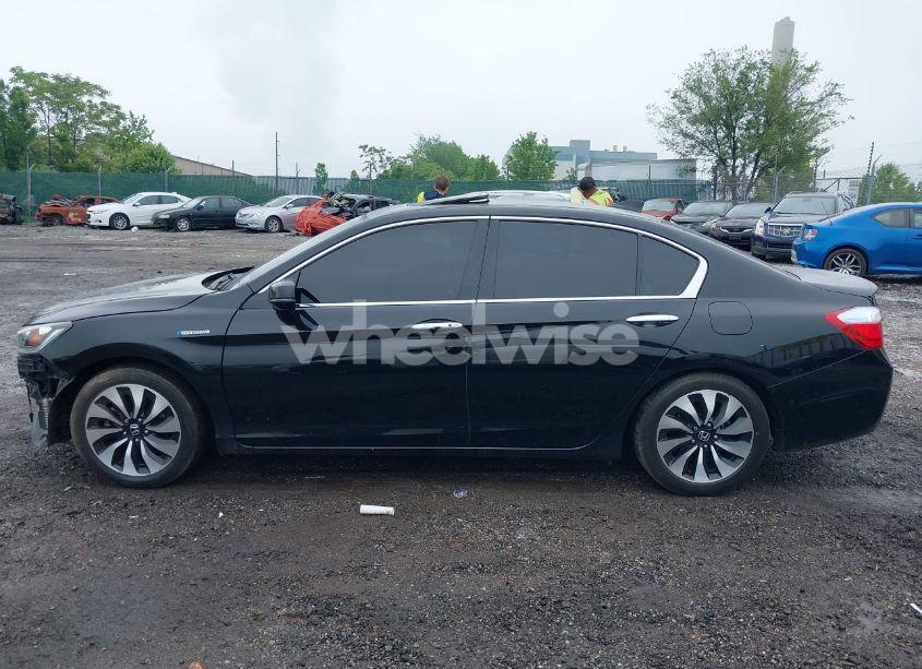 Photo 13 of 2015 Honda Accord HYBRID EX-L (VIN 1HGCR6F56FA012053)
