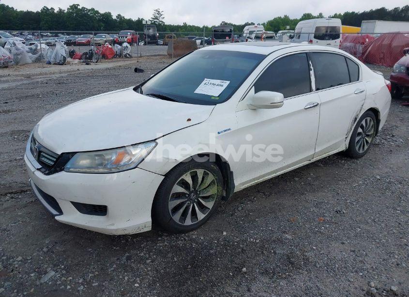 Photo 2 of 2015 Honda Accord HYBRID TOURING (VIN 1HGCR6F7XFA010579)