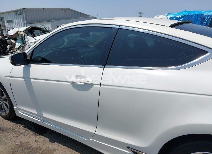 Photo 14 of 2010 Honda Accord 2.4 EX-L (VIN 1HGCS1B84AA004372)