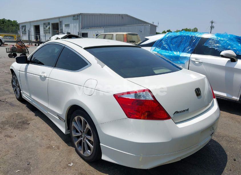 Photo 3 of 2010 Honda Accord 2.4 EX-L (VIN 1HGCS1B84AA004372)