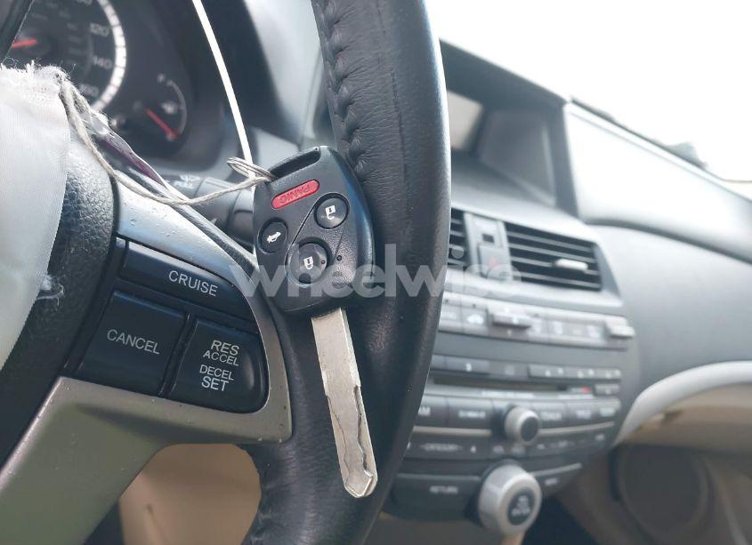 Photo 11 of 2011 Honda Accord 2.4 EX-L (VIN 1HGCS1B84BA013915)