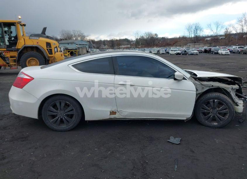 Photo 13 of 2010 Honda Accord 2.4 EX-L (VIN 1HGCS1B85AA021262)