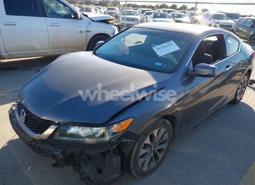 Photo 2 of 2013 Honda Accord EX (VIN 1HGCT1B71DA018433)