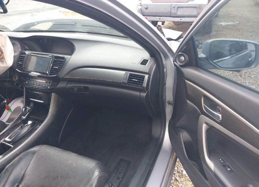 Photo 5 of 2016 Honda Accord EX-L (VIN 1HGCT1B81GA010331)