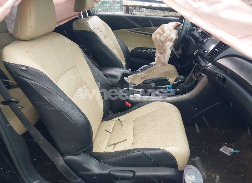 Photo 5 of 2016 Honda Accord EX-L (VIN 1HGCT1B87GA009359)