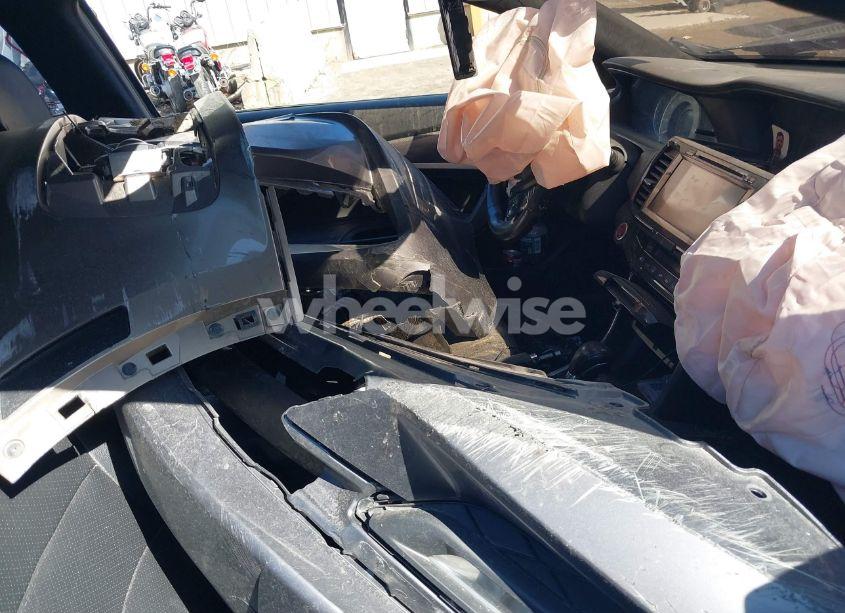 Photo 5 of 2017 Honda Accord EX-L (VIN 1HGCT1B8XHA006697)