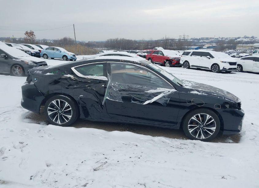 Photo 14 of 2017 Honda Accord EX-L V6 (VIN 1HGCT2A84HA000305)