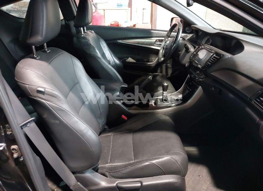 Photo 5 of 2016 Honda Accord EX-L V-6 (VIN 1HGCT2A88GA005070)