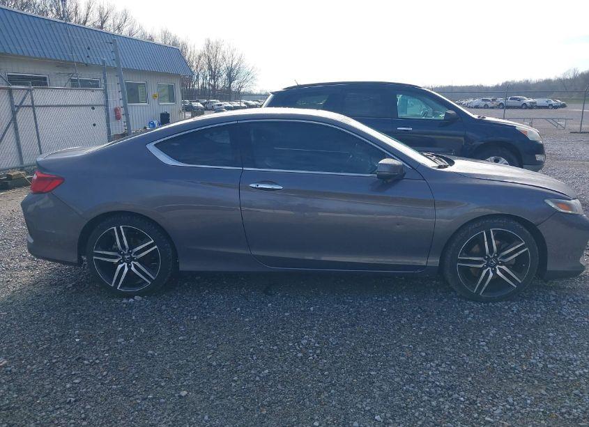 Photo 13 of 2016 Honda Accord TOURING (VIN 1HGCT2B00GA000700)