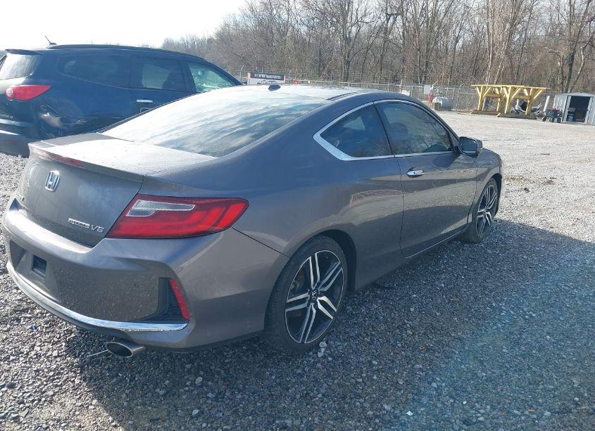 Photo 4 of 2016 Honda Accord TOURING (VIN 1HGCT2B00GA000700)