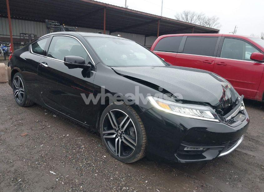 2017 Honda Accord TOURING V6 (VIN 1HGCT2B03HA000062) main photo