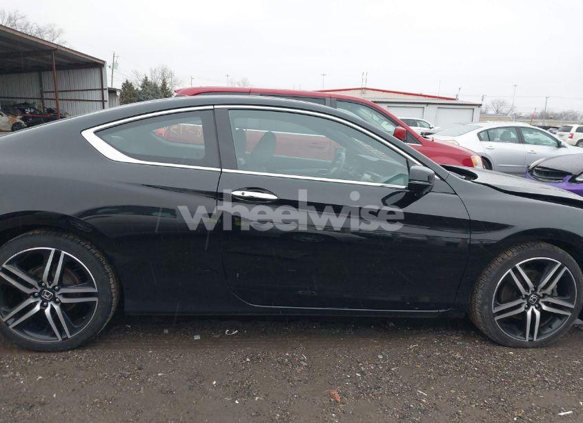 Photo 13 of 2017 Honda Accord TOURING V6 (VIN 1HGCT2B03HA000062)