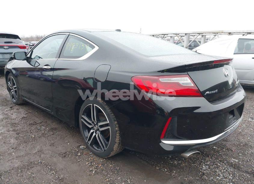 Photo 3 of 2017 Honda Accord TOURING V6 (VIN 1HGCT2B03HA000062)