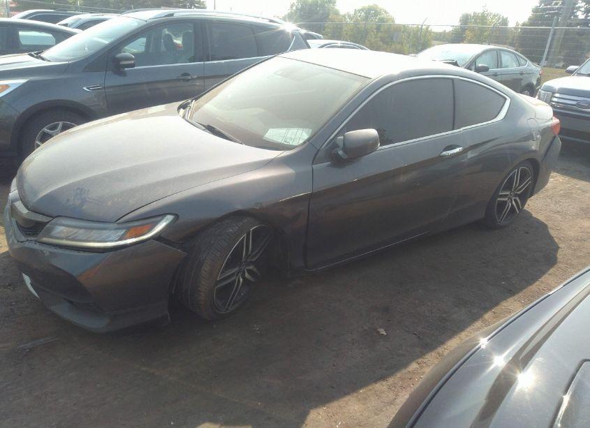 Photo 2 of 2017 Honda Accord TOURING V6 (VIN 1HGCT2B03HA005438)